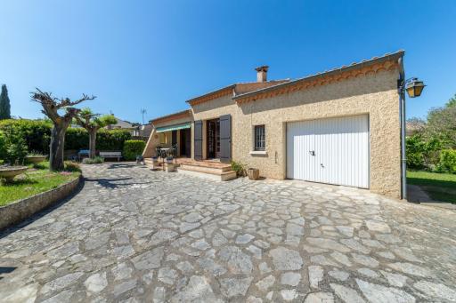 Charmante maison avec terrasse aux portes de l'Ardèche - Housity