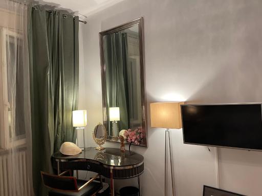 Apartament Happiness by Nicole Jutka visual artist Bucharest - Housity