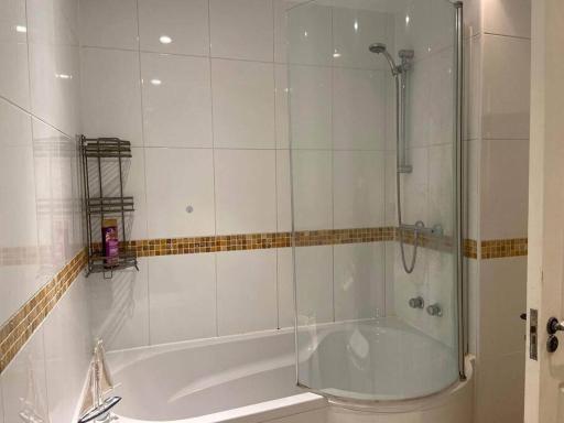 Sapphire - 3 Bedroom House Sleeps 7 with Parking. - Housity