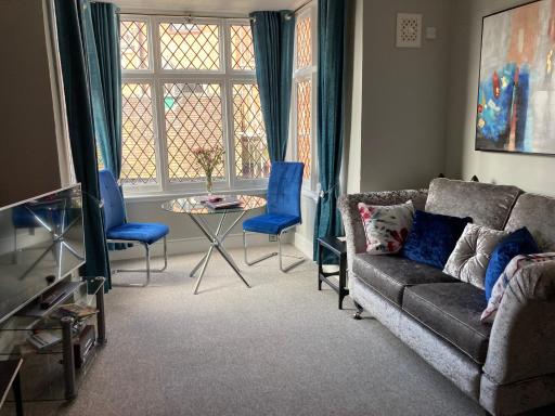 Rooftops - bijou apartment with parking permit in Ludlow town centre - Housity