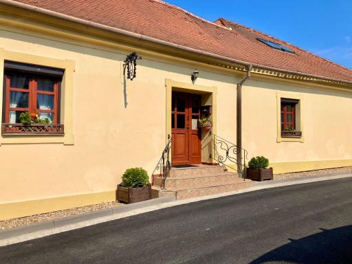 Guesthouse Mikuláš Mikulov - free parking in the city center - Housity