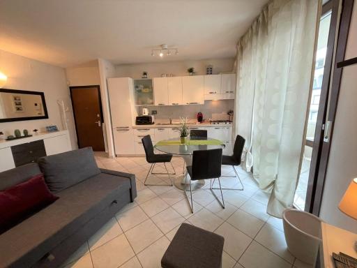 White&Grey House - Hizvo