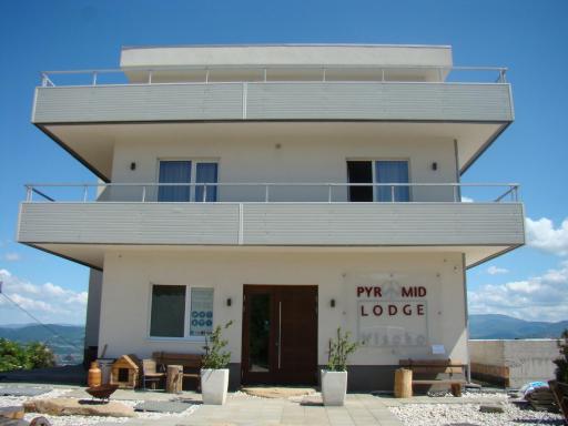 HOTEL Pyramid Lodge - Housity