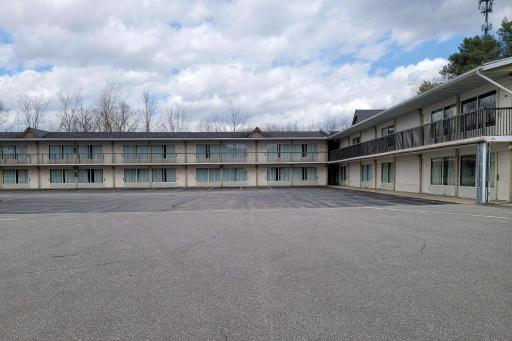 Days Inn by Wyndham Birch Run - Housity