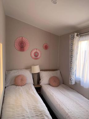 Skegness,North shore holiday park , new 8 berth caravan for rent - Housity