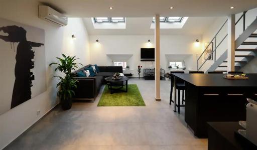 2 Bedroom Oasis with AirCon in Pragues Old Town - Housity