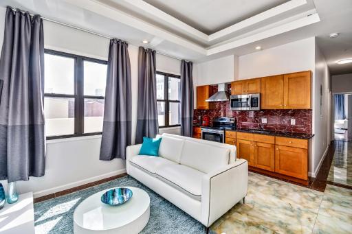 The spot just steps away from Reading Terminal 2BD apartment - Housity