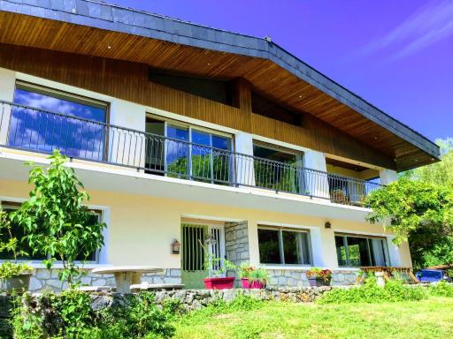 3-Bed Apartment in Chalet in Entre-Deux-Guiers - Housity