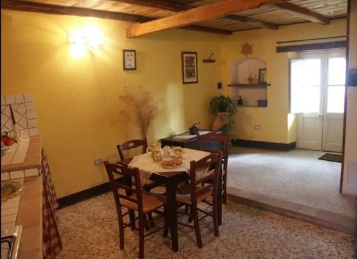 casa gialla in stile siciliano vicino Etna e Taormina - Housity