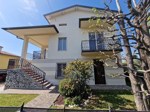 B&B A due passi dal Lago - Housity