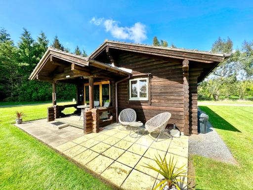 Lindley Log Cabin - Housity