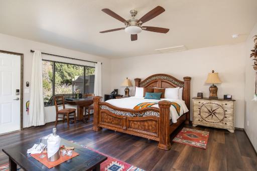 Whispering Creek Bed & Breakfast - Housity