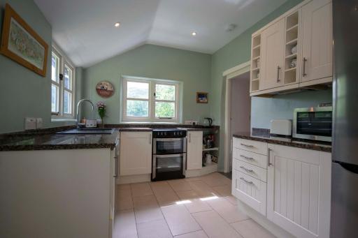 Riverside Cottage - Housity