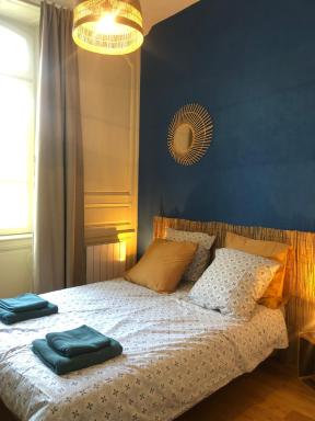 L'Aparthé Dinan - Vue sur la place du marché - Housity