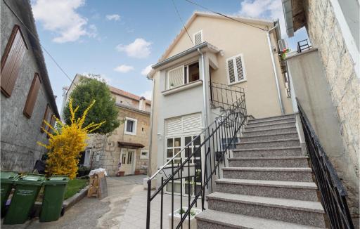 Beautiful Apartment In Sinj With Wifi - Housity