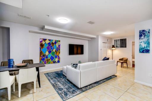 Spacious 1BD Apt in the heart of City - Housity