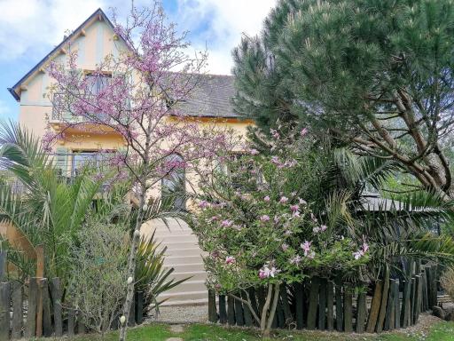 Guest House dans jardin exotique proche d'une voie verte - Housity