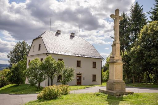Penzion U Křížové Cesty - Housity