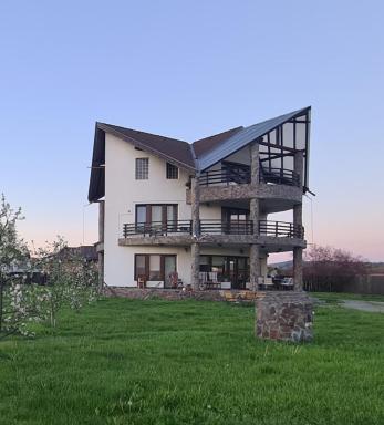 Next to the castle - Housity