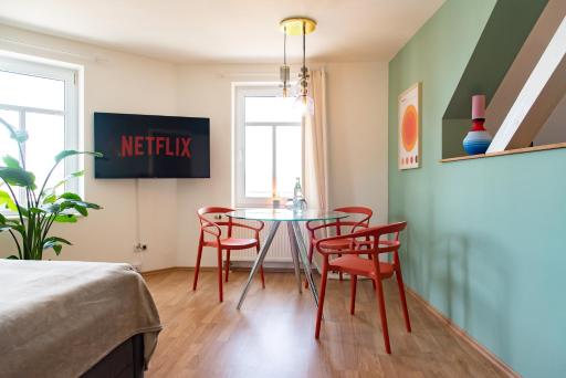 Bauhaus Apartment - Netflix & Wifi - Housity