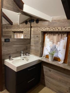 'La Buffa', Elegante appartamento a Giaveno by ConfirentHouse - Housity