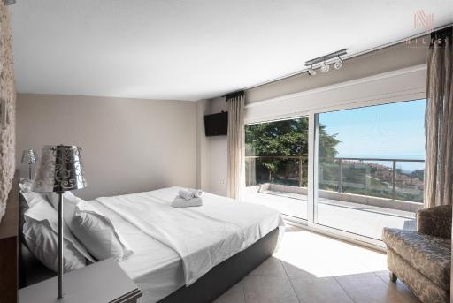 Breathtaking Villa, Nilie Hospitality MGMT - Housity