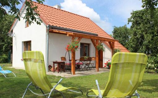 Domek w sadzie - Housity