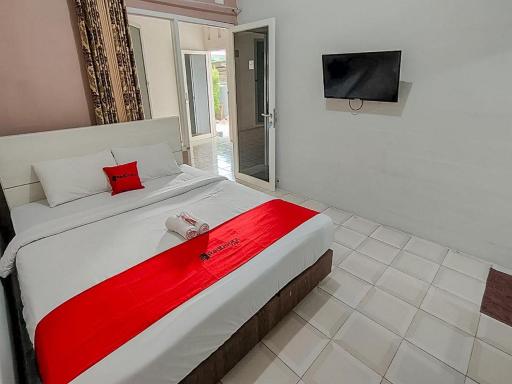 RedDoorz near Alun Alun Batu 2 - Housity