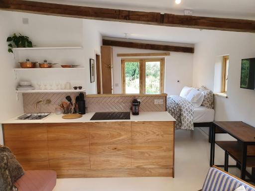 Swallow Studio - Private rural retreat with expansive garden - Housity