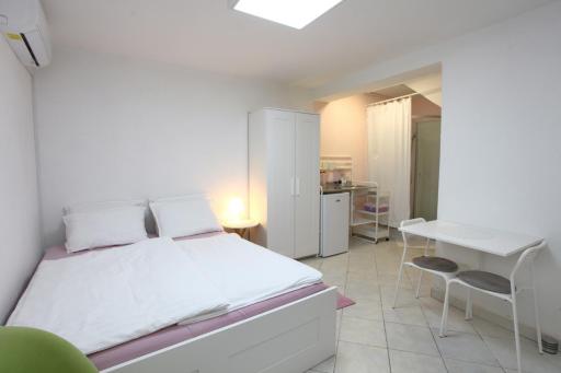 City Room Apartment DATE - Housity