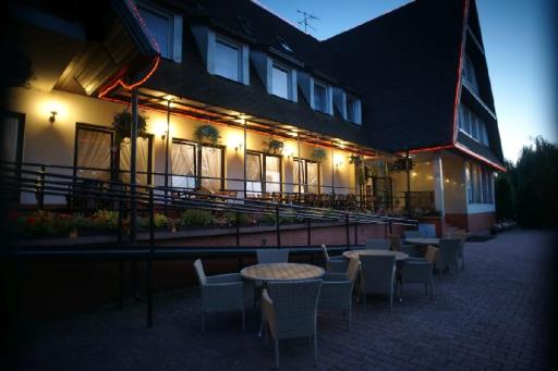 Zajazd Trzy Dęby - Housity