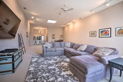 Charming Dtwn Holland Escape Above Crust 54! - Housity