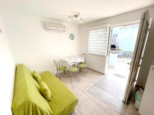 Cozy Seaside Apartment in Jadranovo 24 sqm Ocean View - Housity