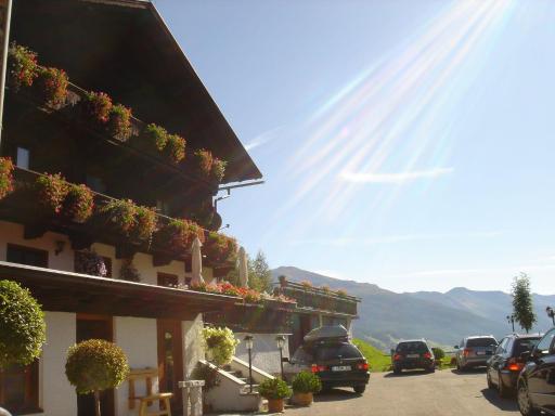 Ferienhof-Oberer-Gollmitzer-2-5-km-oberhalb-von-Heiligenblut-ruhige-sonnige-Lage-Glocknerblick - Housity