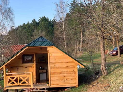 Oaza mira, Kokin Brod - Housity