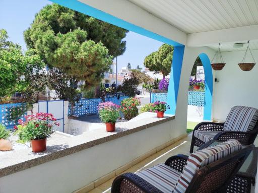 Coral Bay Villa .5 bedrooms.1 minute walk to the beach - Housity