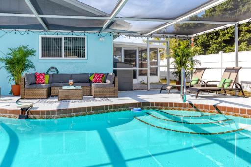 #9 Newly remodeled 5 bedroom house with large heated pool near Anna Maria Island - Housity