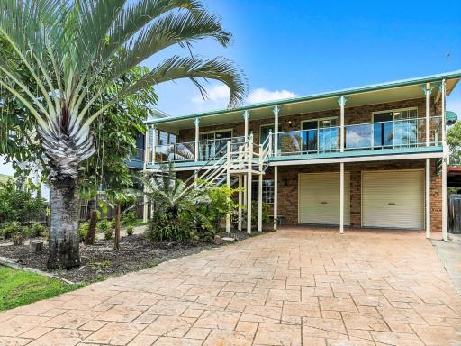 32 Bombala Crescent Rainbow Beach Aircon Pool Pets welcome - Housity