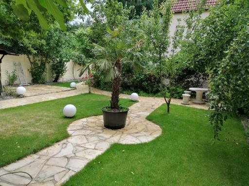1 Zimmer Apartment mit großem Garten und Terrasse - Housity