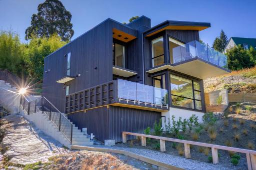 Lake View Villa - Queenstown Holiday Villa - Housity