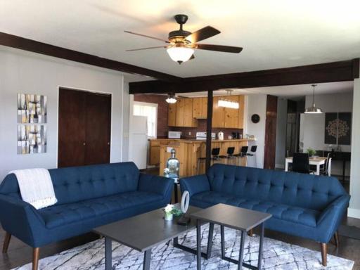 Tennis Court House - Bike Trails, Adventure!! - Housity