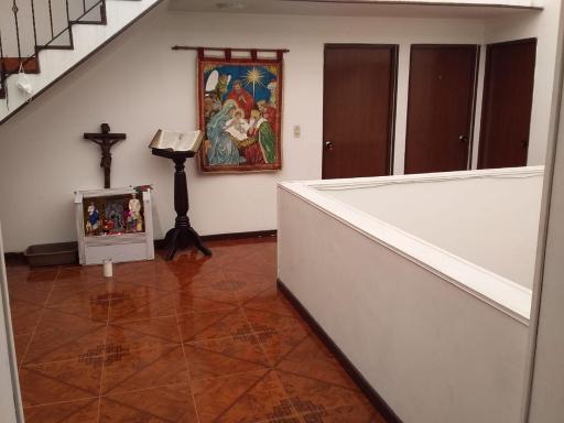 Habitación con baño privado cerca al aeropuerto - Housity