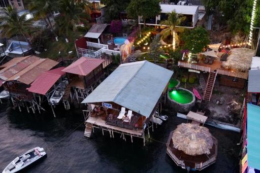 Captain Morgan Hostel Lake Coatepeque - Housity
