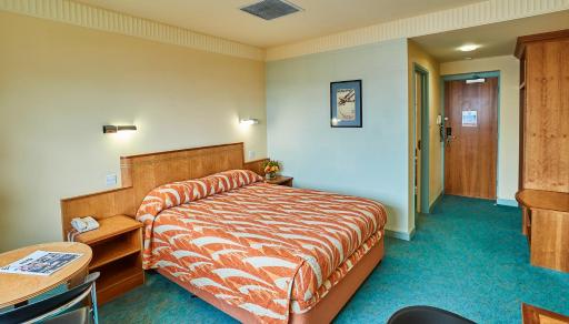 The Aviator Hotel - Housity