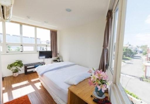 Julie's Garden - Housity
