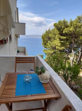 Peace and quiet apartment in Brela, Croatia - Housity