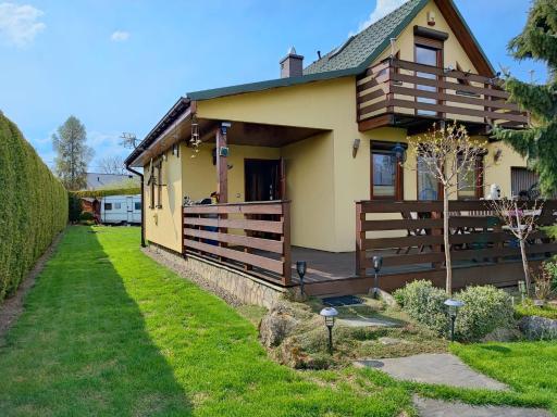 Dom wakacyjny nad jeziorem - Willa Mira - Housity