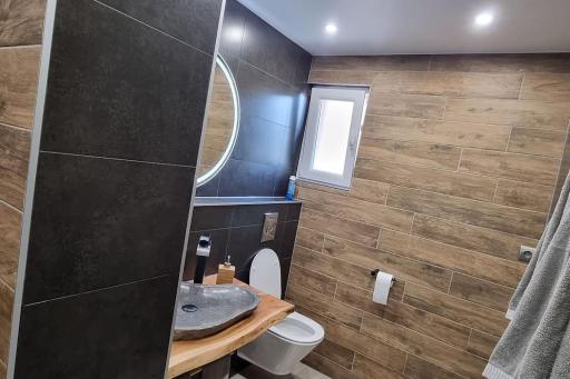 RoyalSpa appartement d'amour avec jacuzzi privatif - Housity