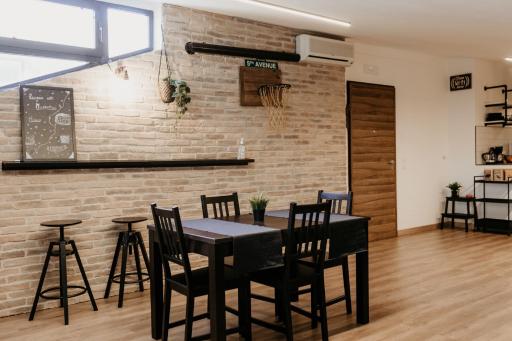 Manhattan House - Housity