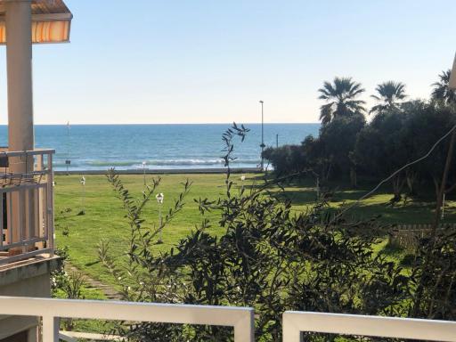 SEASİDE APARTMENT m and b house - Housity